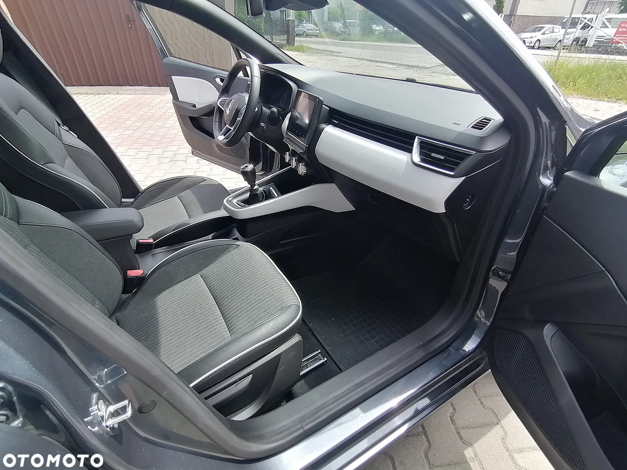 Renault Clio TCe 90 TECHNO - 25