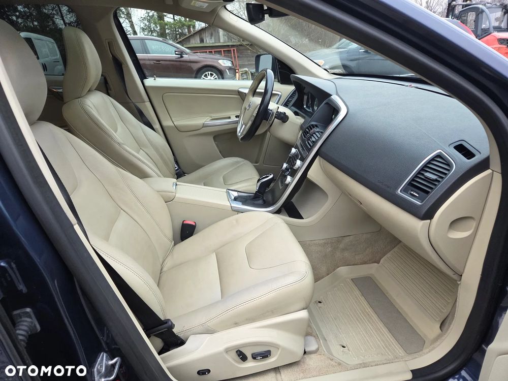 Volvo XC 60 T6 AWD Momentum - 9