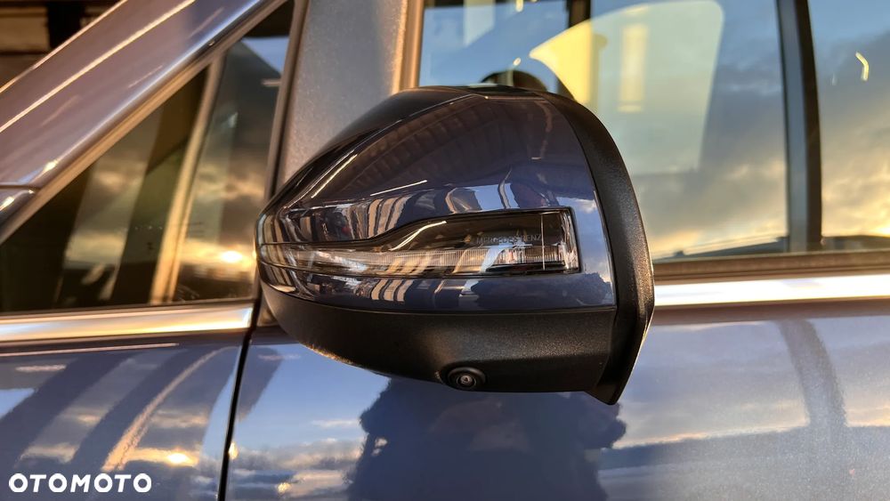 Mercedes-Benz Klasa V - 24