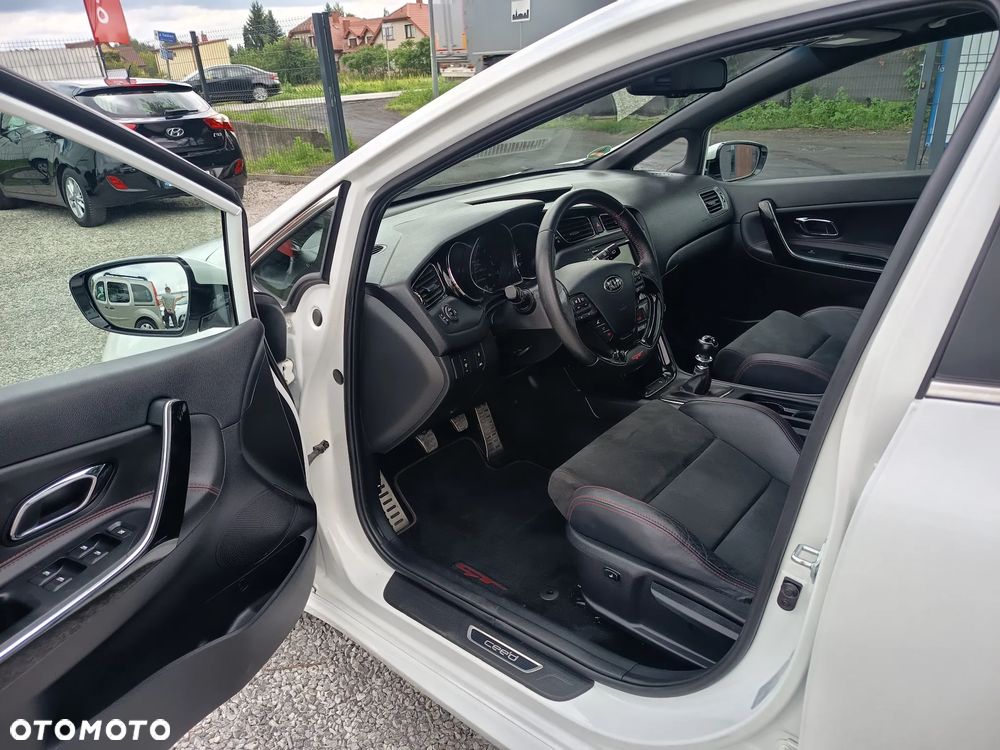 Kia Ceed 1.6 T-GDI GT - 17