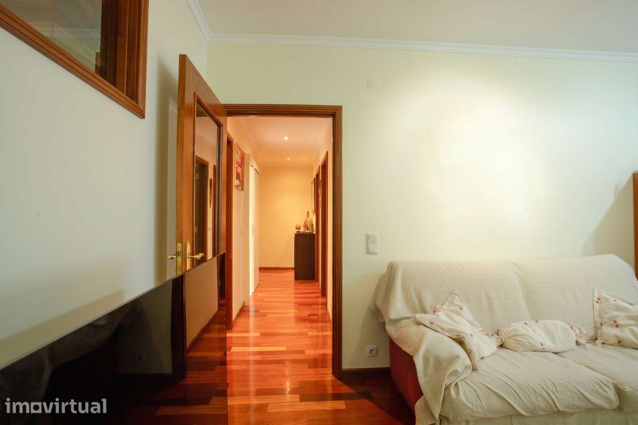 O Apartamento T1+1 Coimbrões, com garagem Box - Grande imagem: 4/31