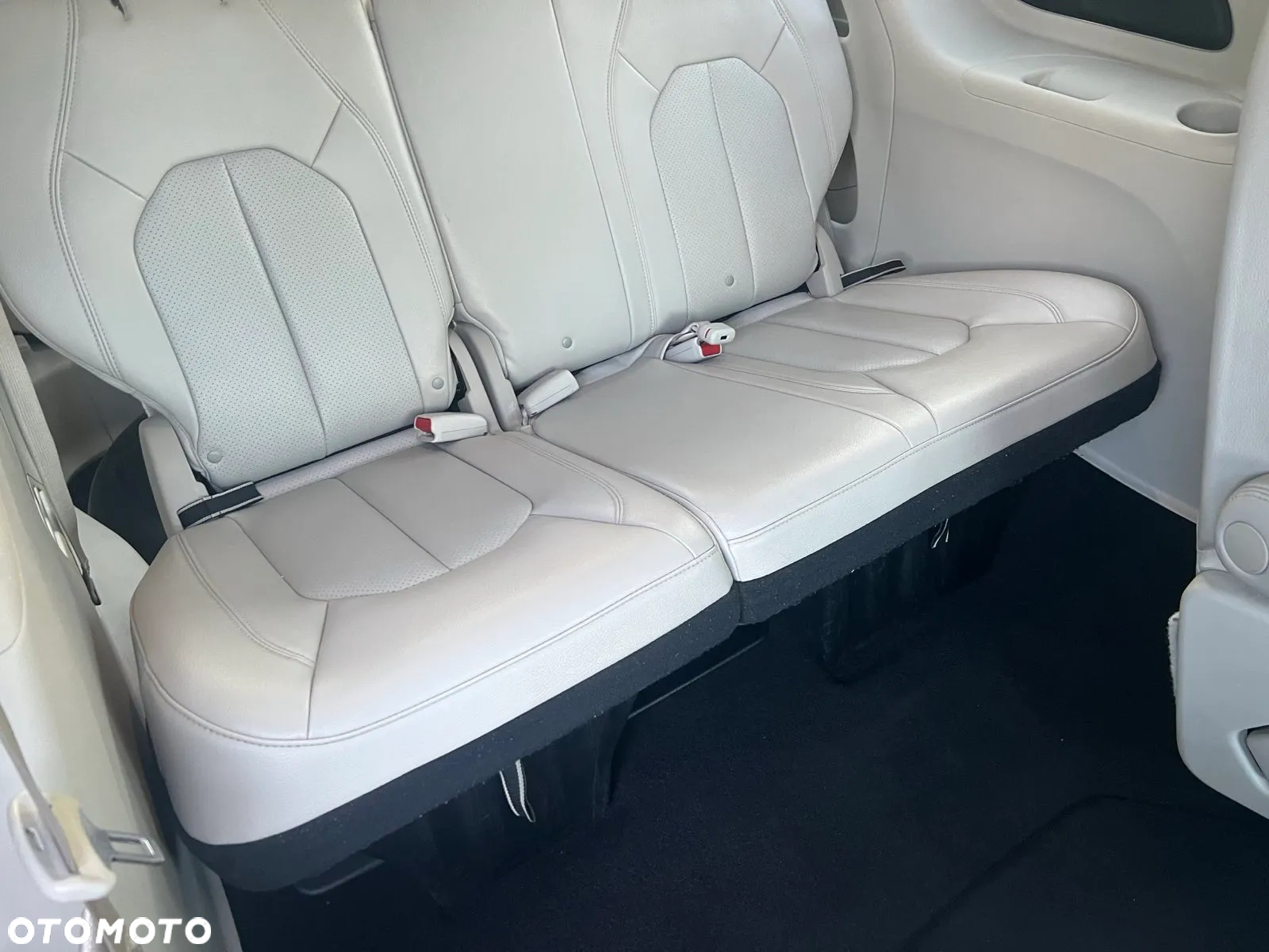 Chrysler Pacifica - 19