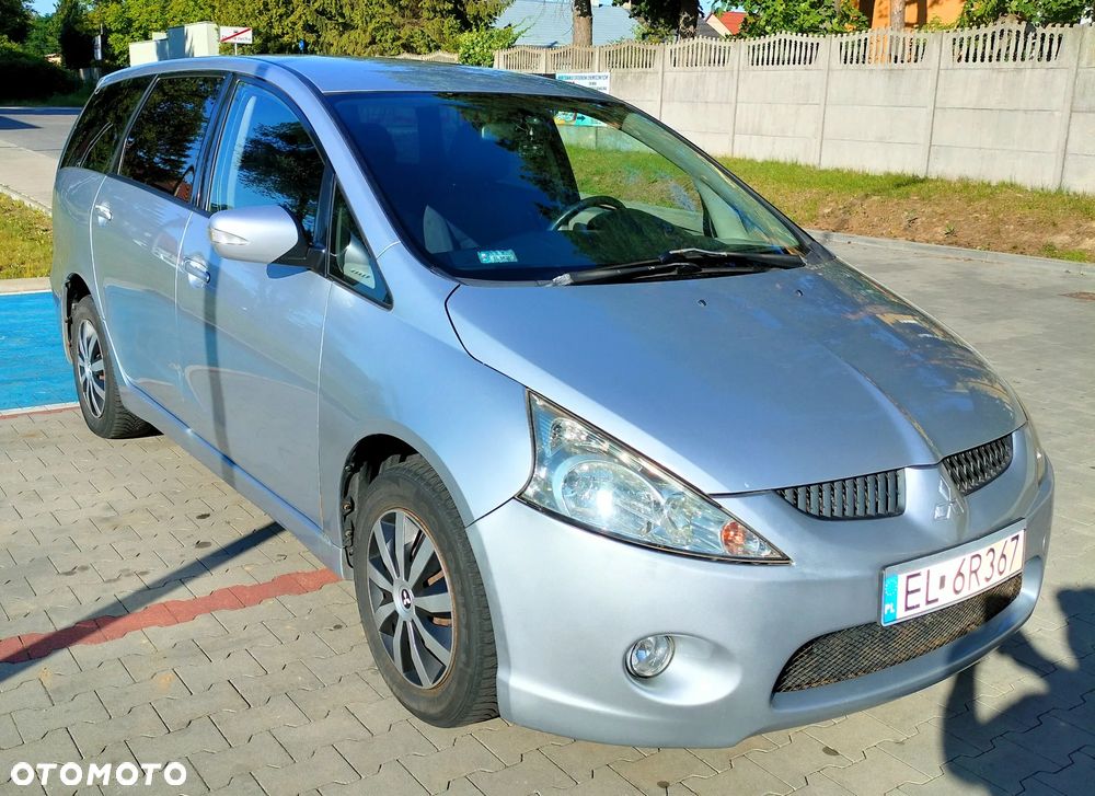Mitsubishi Grandis - 2
