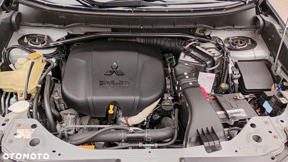 Mitsubishi Outlander - 14