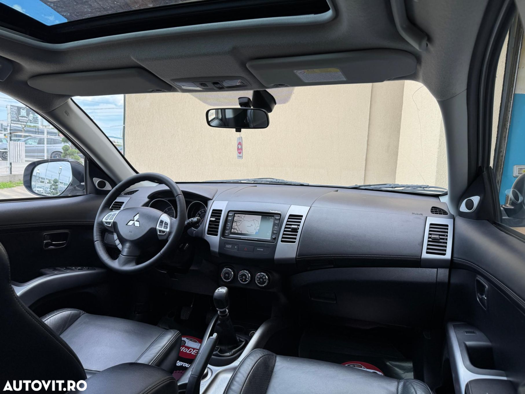 Mitsubishi Outlander - 6
