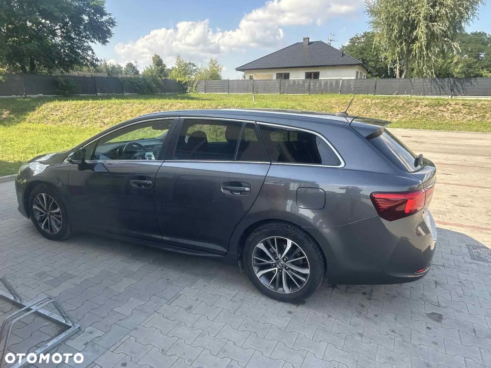 Toyota Avensis - 8