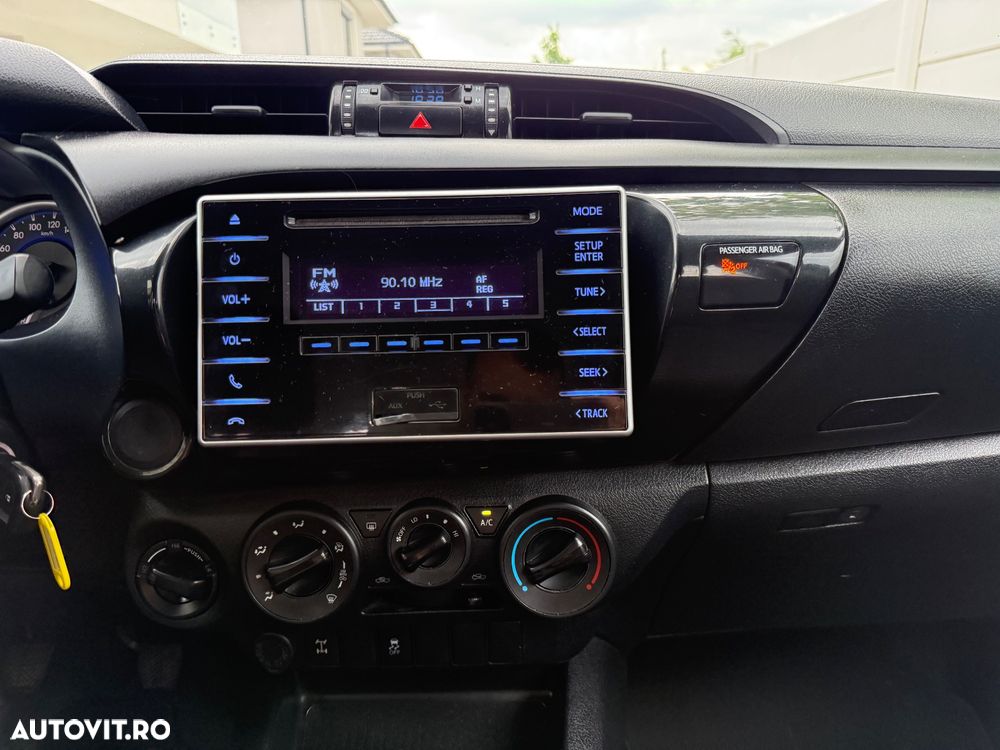 Toyota Hilux 2.4D 150CP 4x4 Double Cab 6MT Comfort - 16