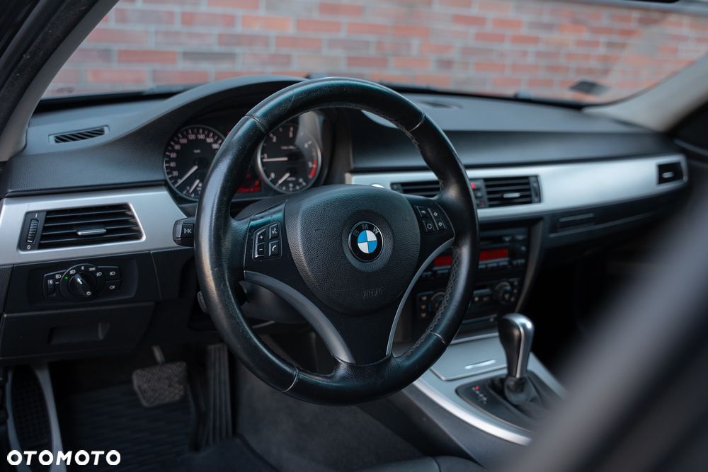 BMW Seria 3 320d DPF Edition Exclusive - 22