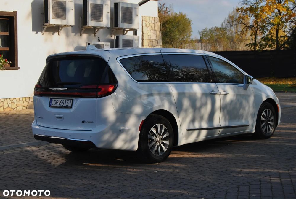 Chrysler Pacifica 2022 photo 3
