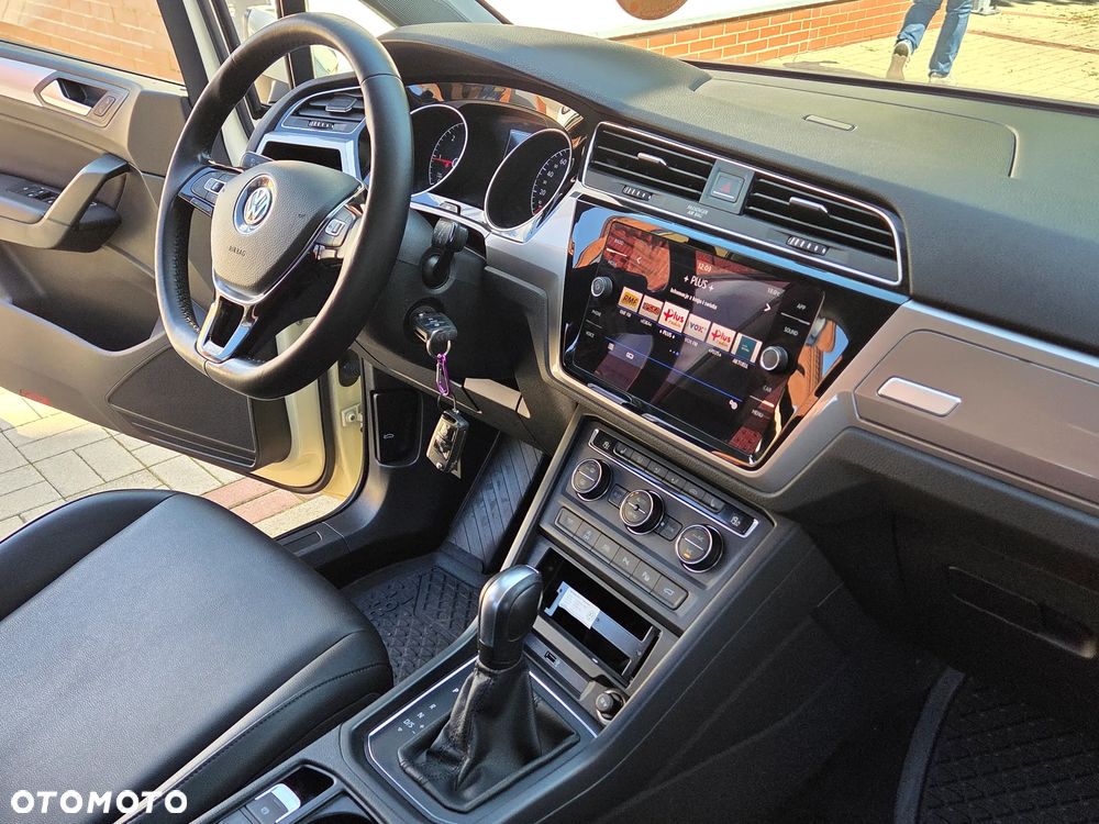 Volkswagen Touran 2.0 TDI SCR DSG Trendline - 20