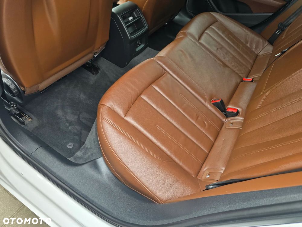 Audi A4 Avant 2.0 TDI Quattro S tronic - 9