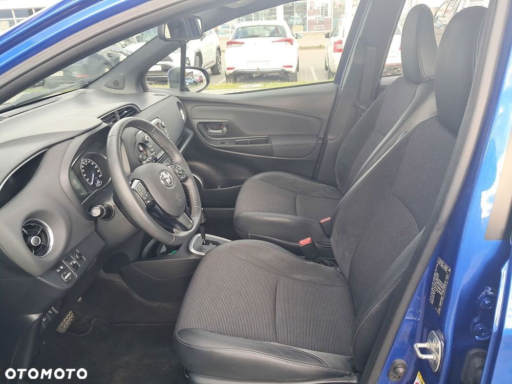 Toyota Yaris Hybrid 100 Dynamic - 11
