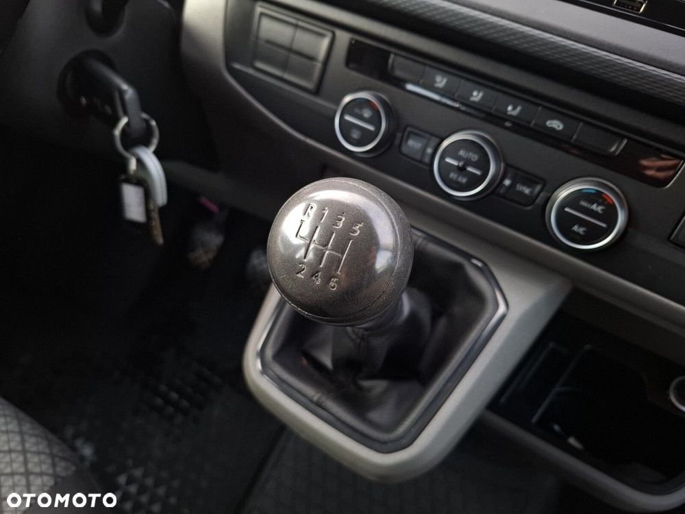 Volkswagen Transporter CARAVELLE 2.0 TDI 110KM - 12