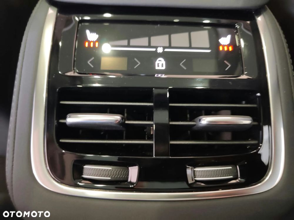Volvo XC 90 T8 AWD Plug-In Hybrid Ultimate Dark 7os - 30