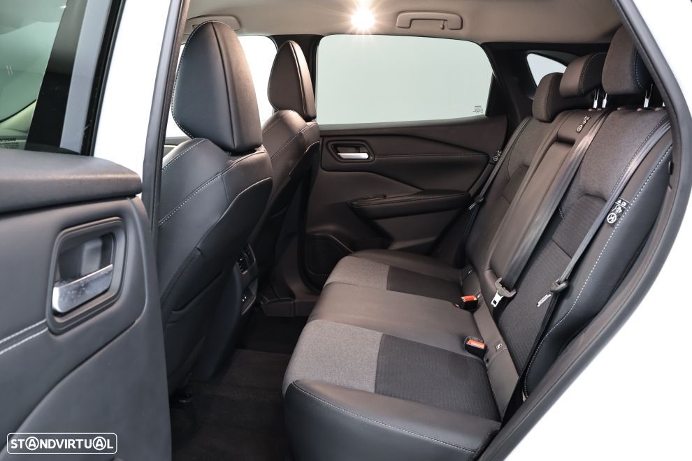 Nissan Qashqai 1.3 DIG-T N-Connecta Xtronic - 26