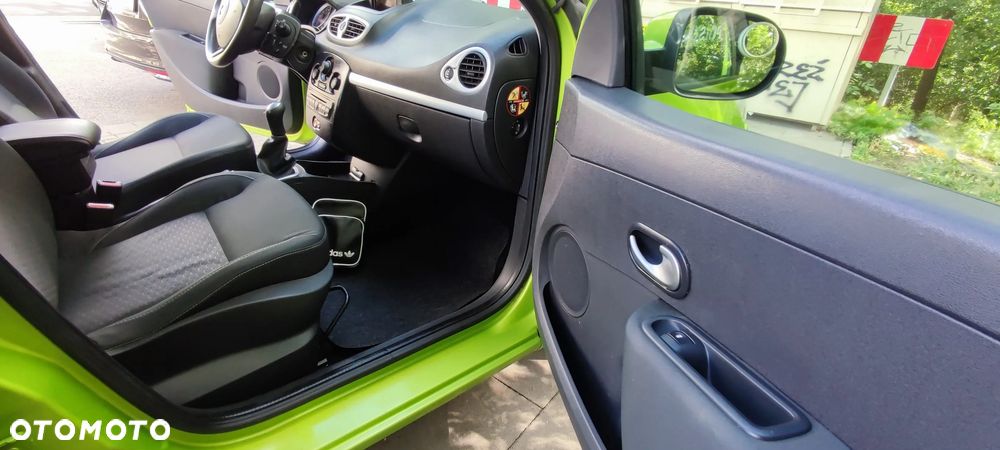 Renault Clio 1.2 16V Authentique - 37