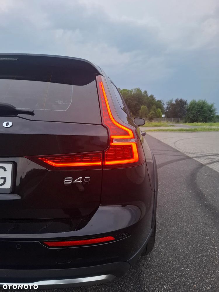 Volvo V60 Cross Country Plus B4 D AWD - 33