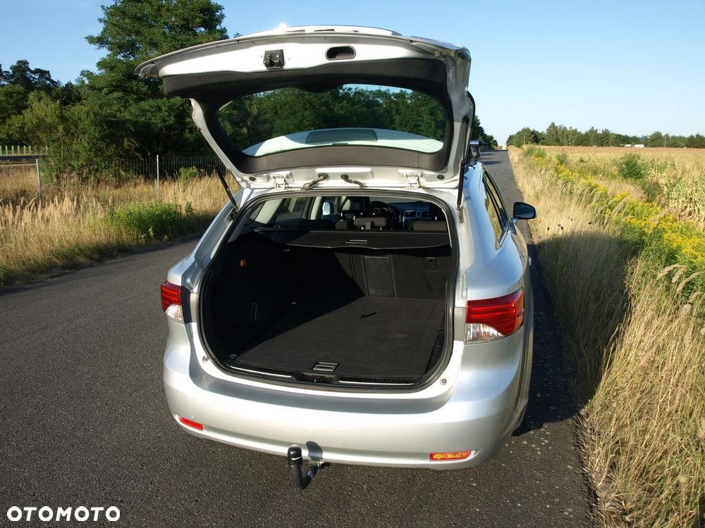 Toyota Avensis - 17