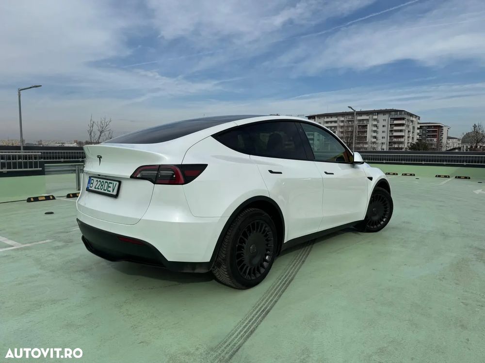 Tesla Model Y AWD Long Range - 3