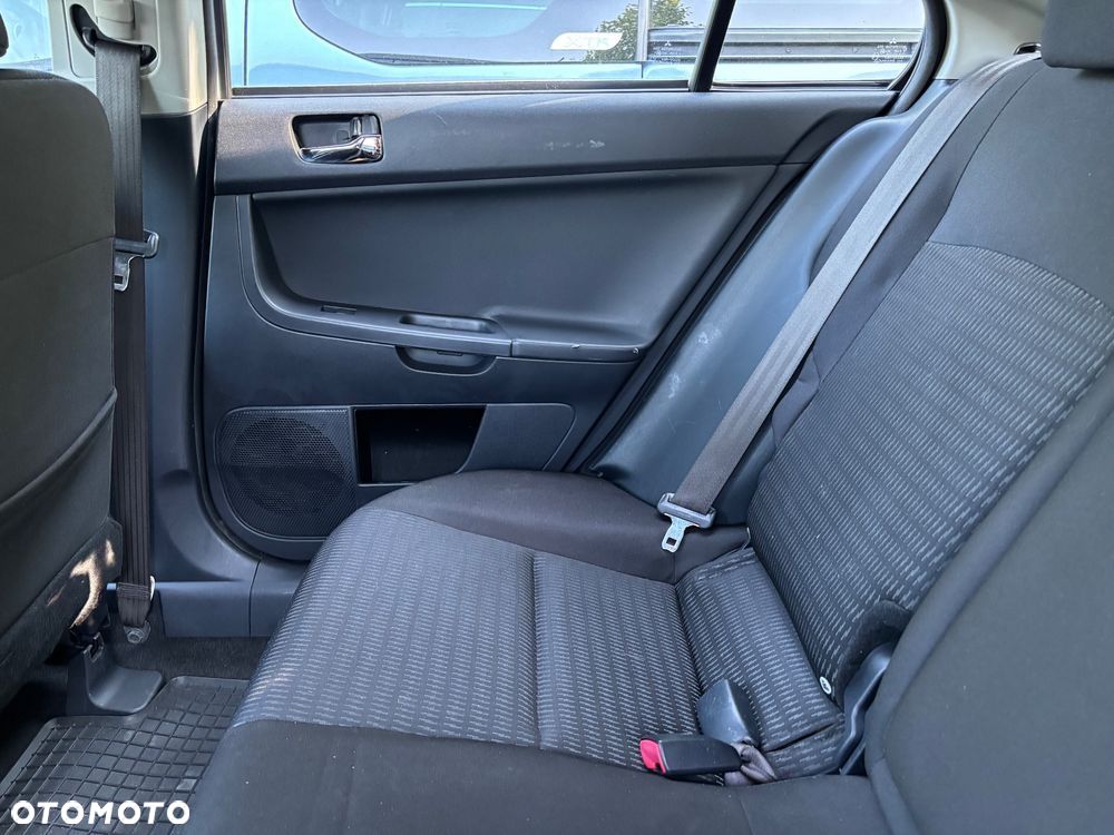 Mitsubishi Lancer 1.6 Inform - 10