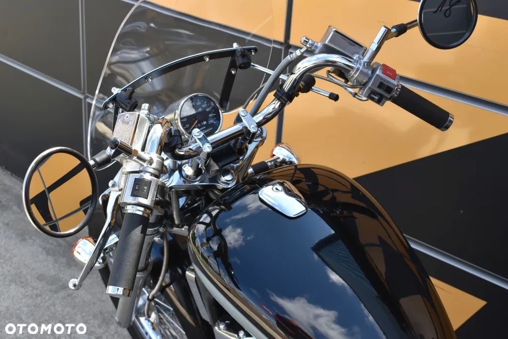 Suzuki Intruder - 12