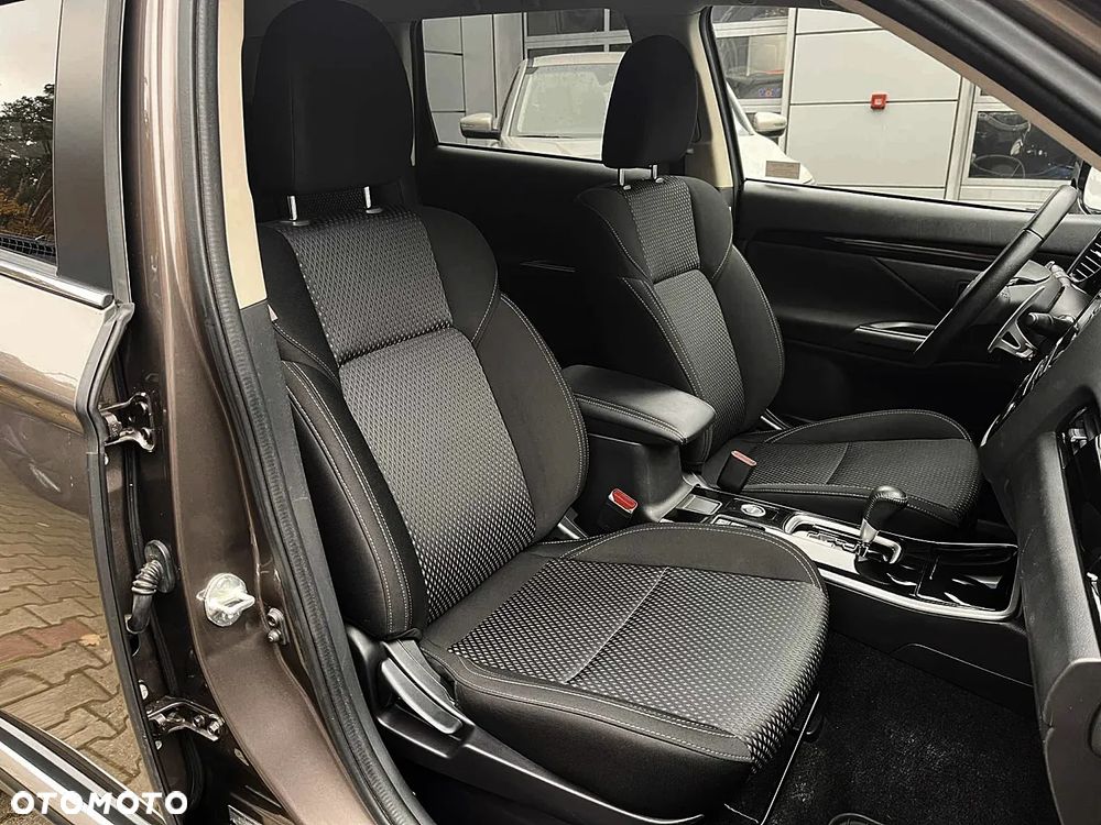 Mitsubishi Outlander 2.0 Intense + 4WD CVT - 10