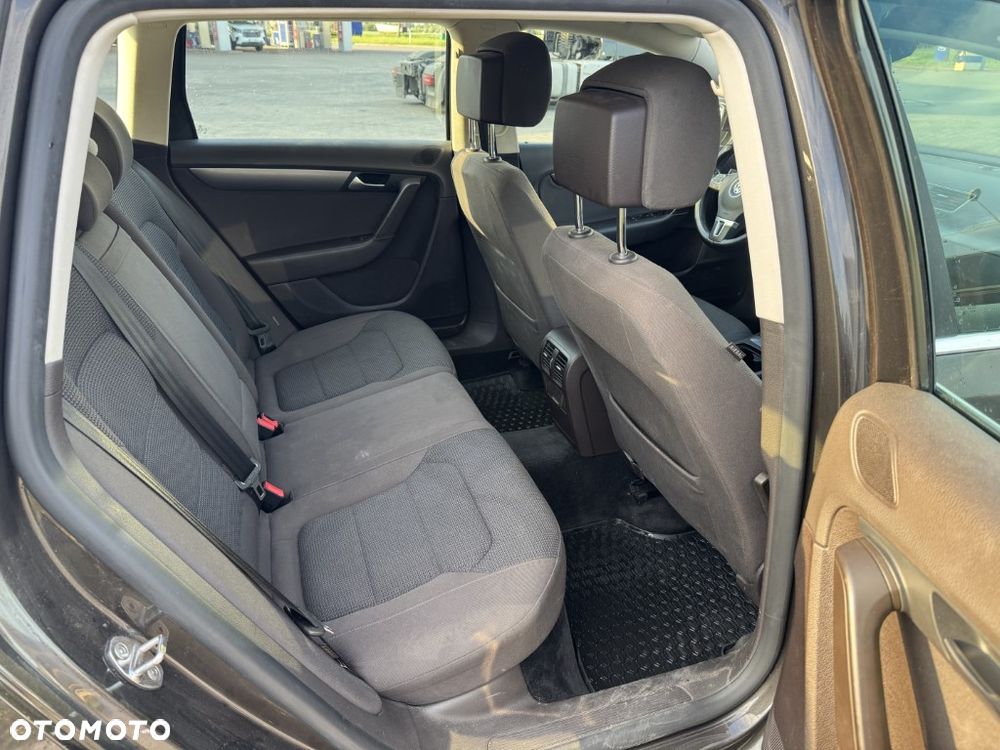 Volkswagen Passat 2.0 TDI Comfortline - 11