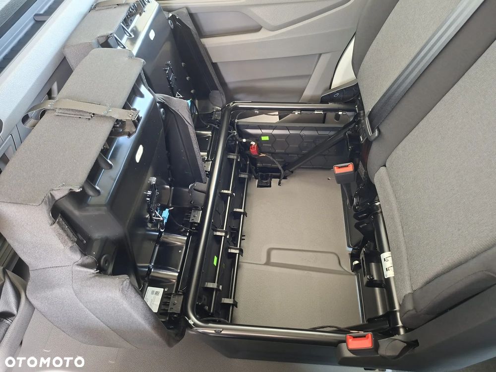 Volkswagen Crafter 35 Furgon z wysokim dachem 7 osobowy, silnik: 2,0 l EURO VI 163 KM / skrzynia biegów: Przedni napęd manualna 6-biegowa rozstaw osi: 4490 mm - 22