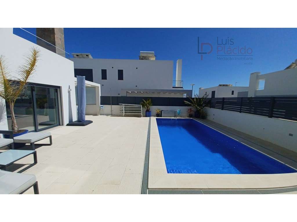 MORADIA MODERNA EM PORTO COVO C/ PISCINA - Grande imagem: 2/34