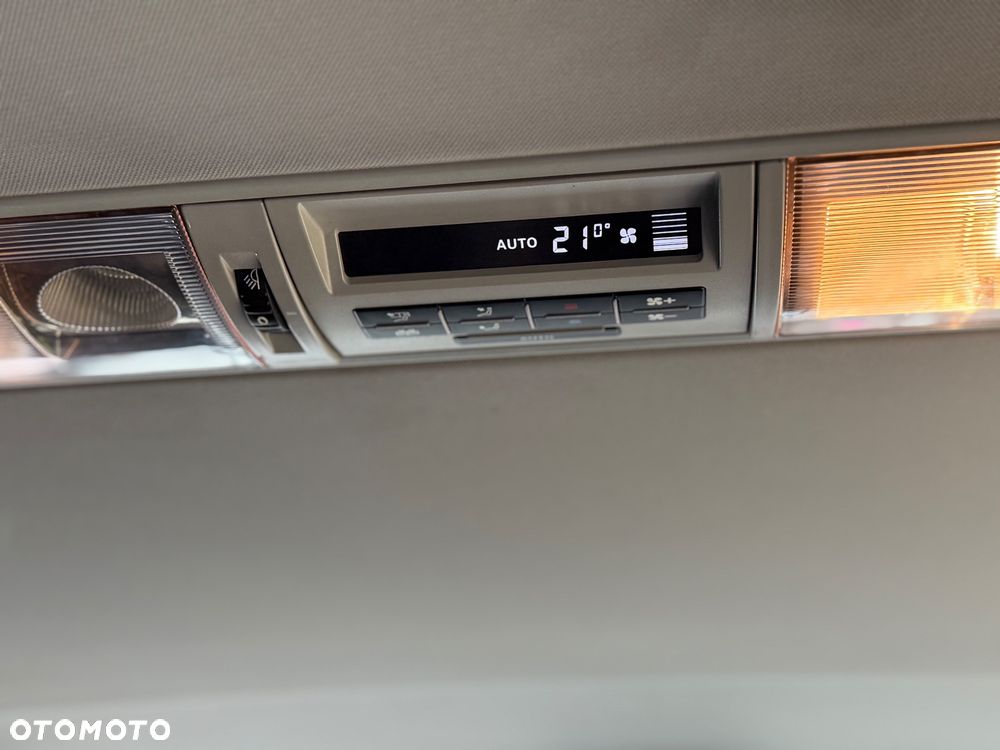 Volkswagen Multivan - 33