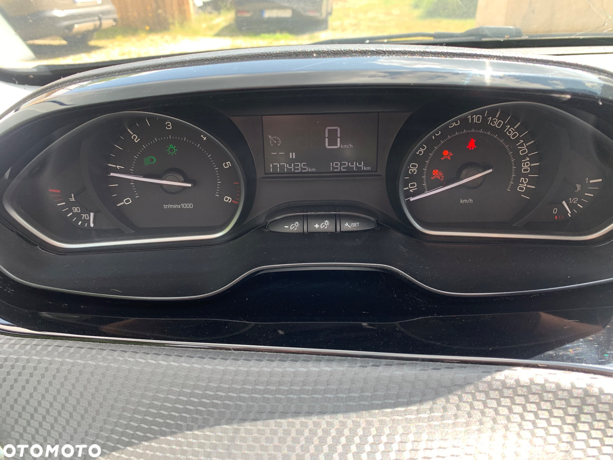 Peugeot 208 Blue-HDi 100 Stop&Start Allure - 33