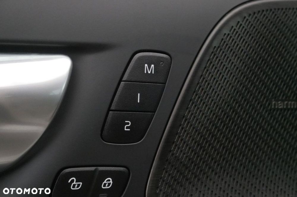 Volvo V60 Cross Country - 32