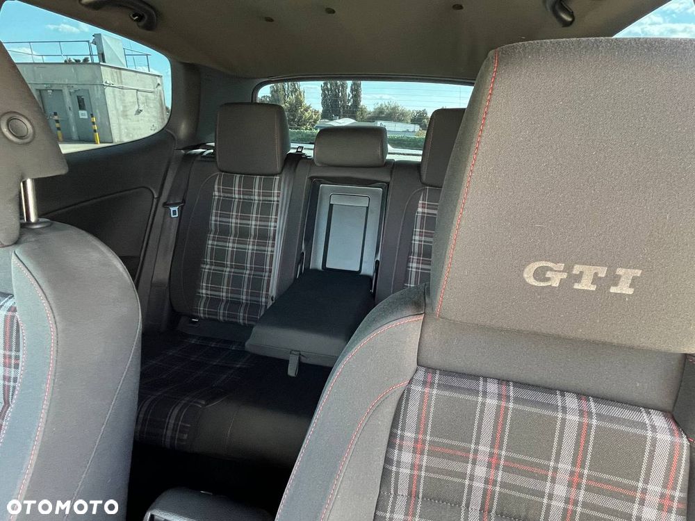 Volkswagen Golf - 11