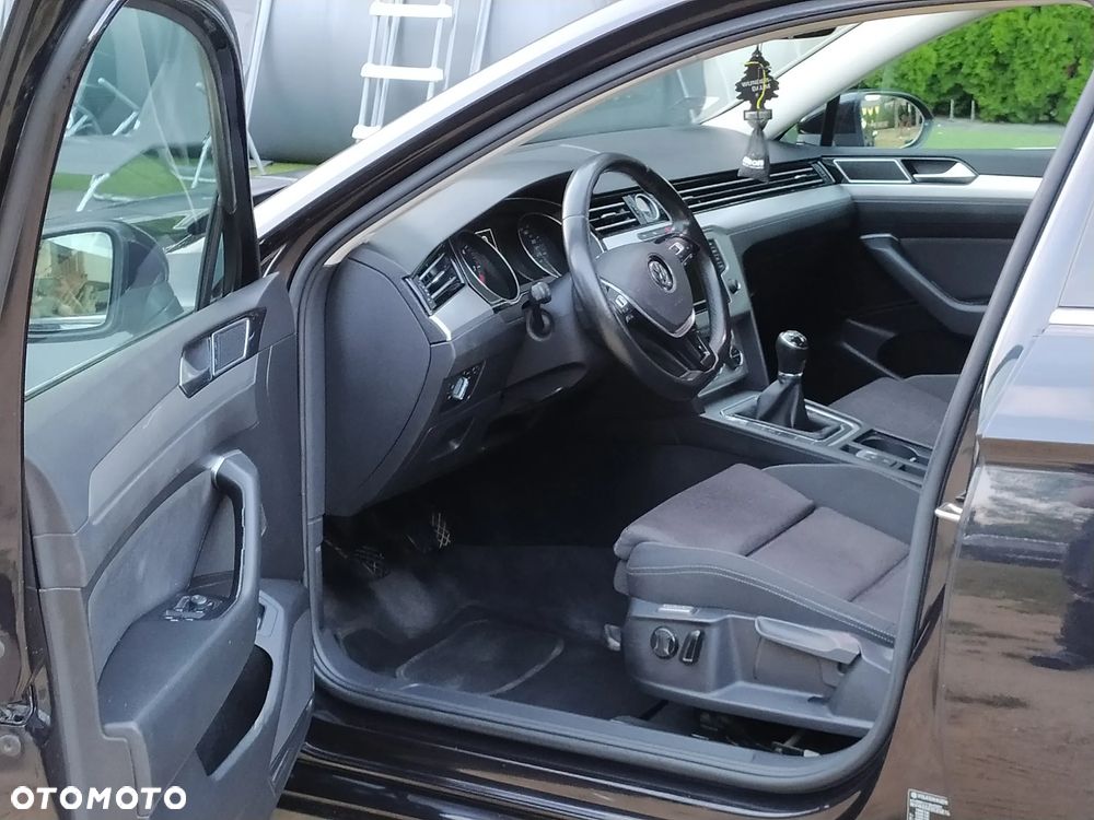 Volkswagen Passat 1.6 TDI BMT Comfortline - 10