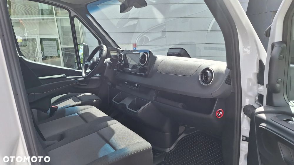 Mercedes-Benz Sprinter - 11