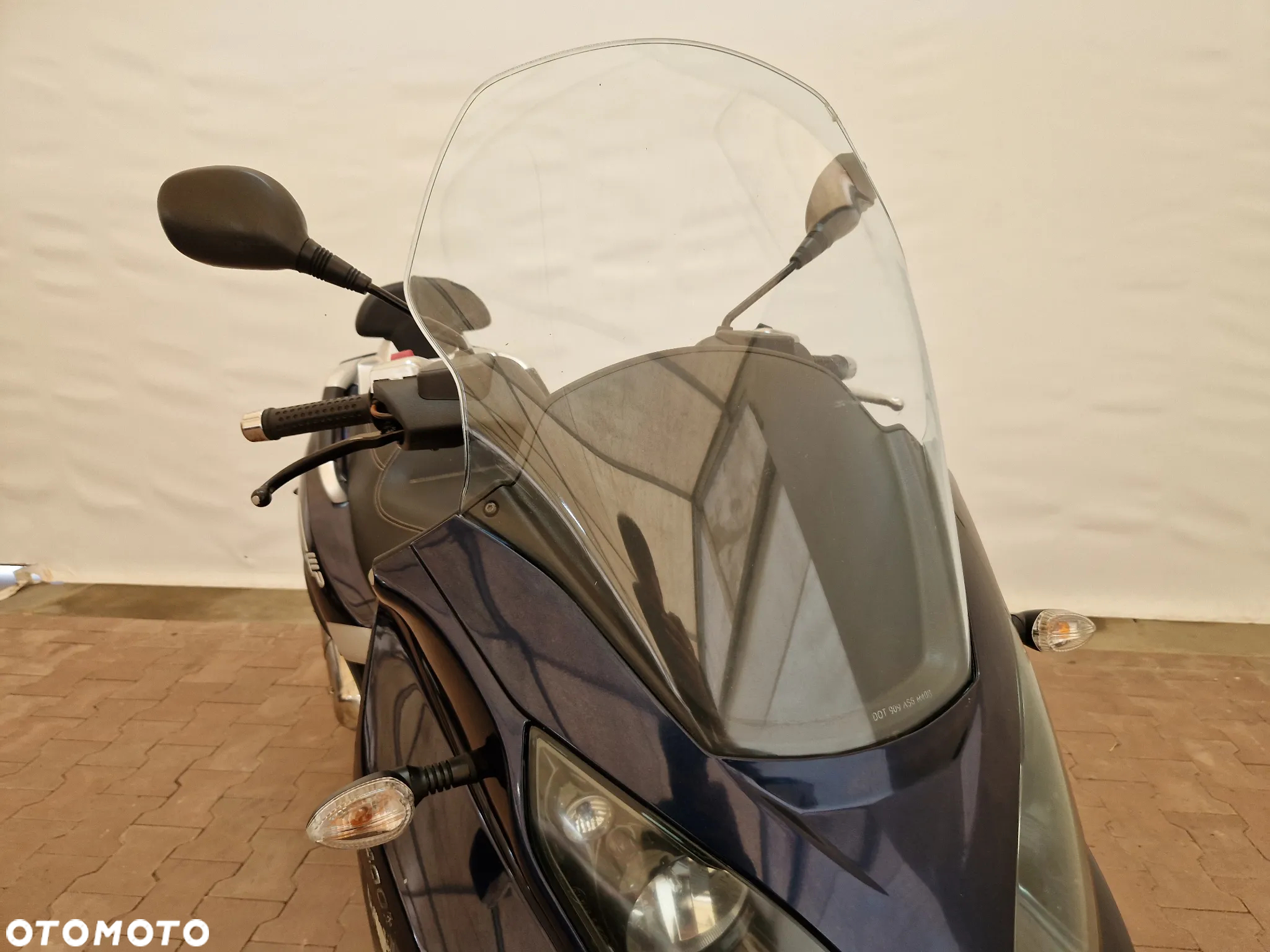Piaggio MP-3 - 15
