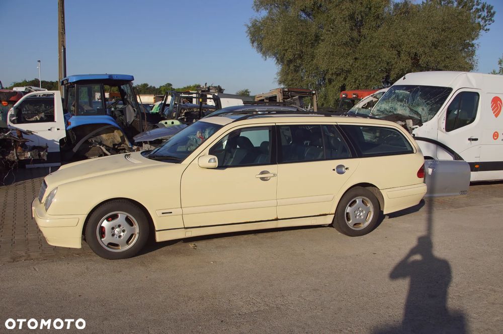Auto na części - Mercedes E-Klasa W210 Lift 220 CDI 2.2 CDI 143 KM 611961 722699 623 1999R Silnik Skrzynia Maska Klapa Drzwi Szyba Lusterko Klamka Błotnik Deska Kokpit Sterownik Moduł Licznik - 2