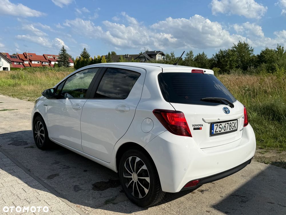 Toyota Yaris Hybrid 100 Premium - 12