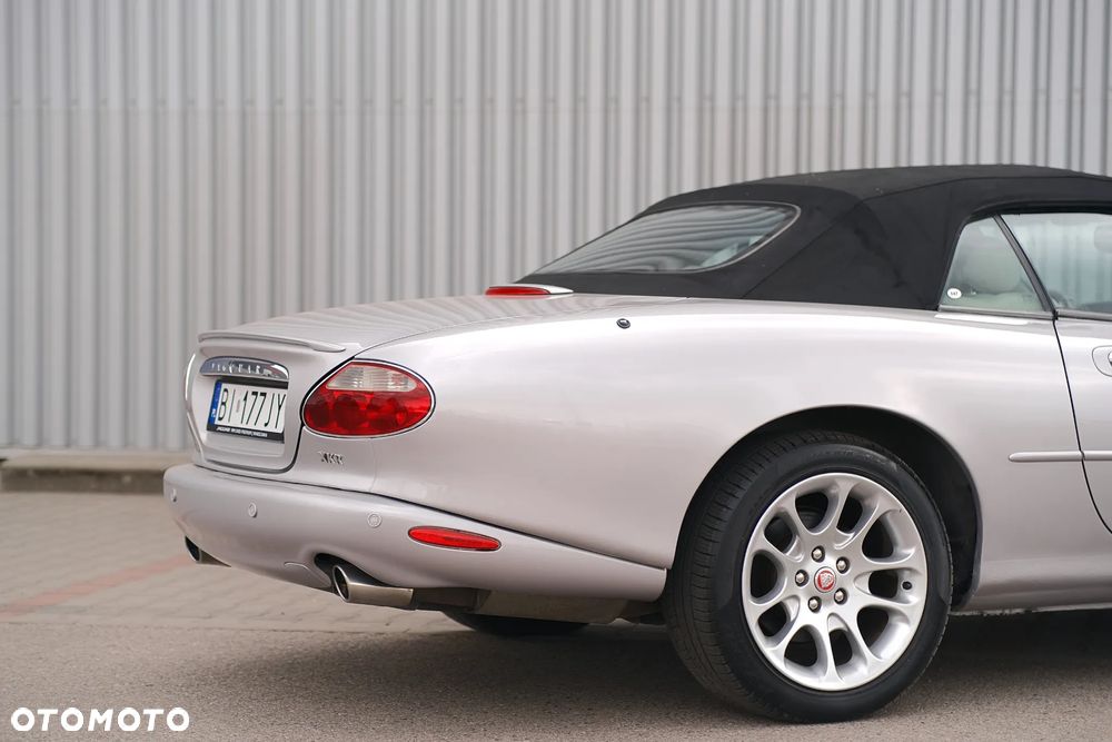 Jaguar XK8 - 30