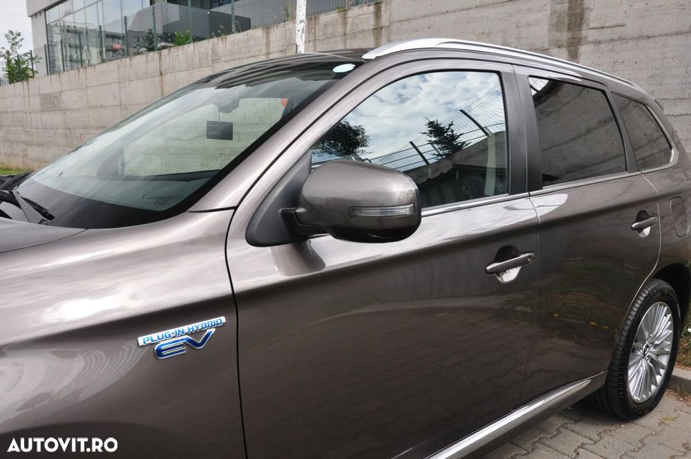 Mitsubishi Outlander PHEV 2.4 L 4X4 Instyle - 13