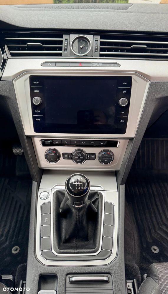 Volkswagen Passat - 15