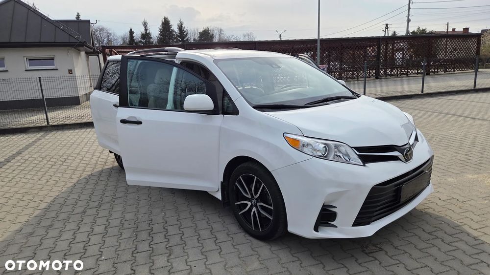 Toyota Sienna - 17
