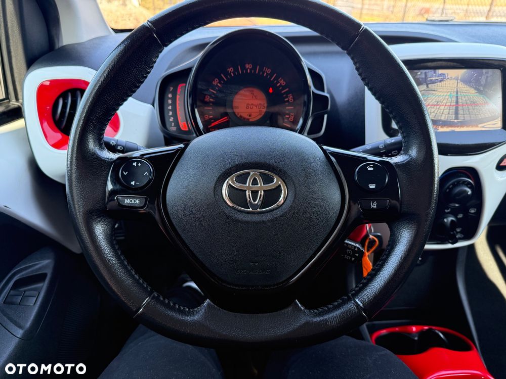 Toyota Aygo x-clusiv - 17