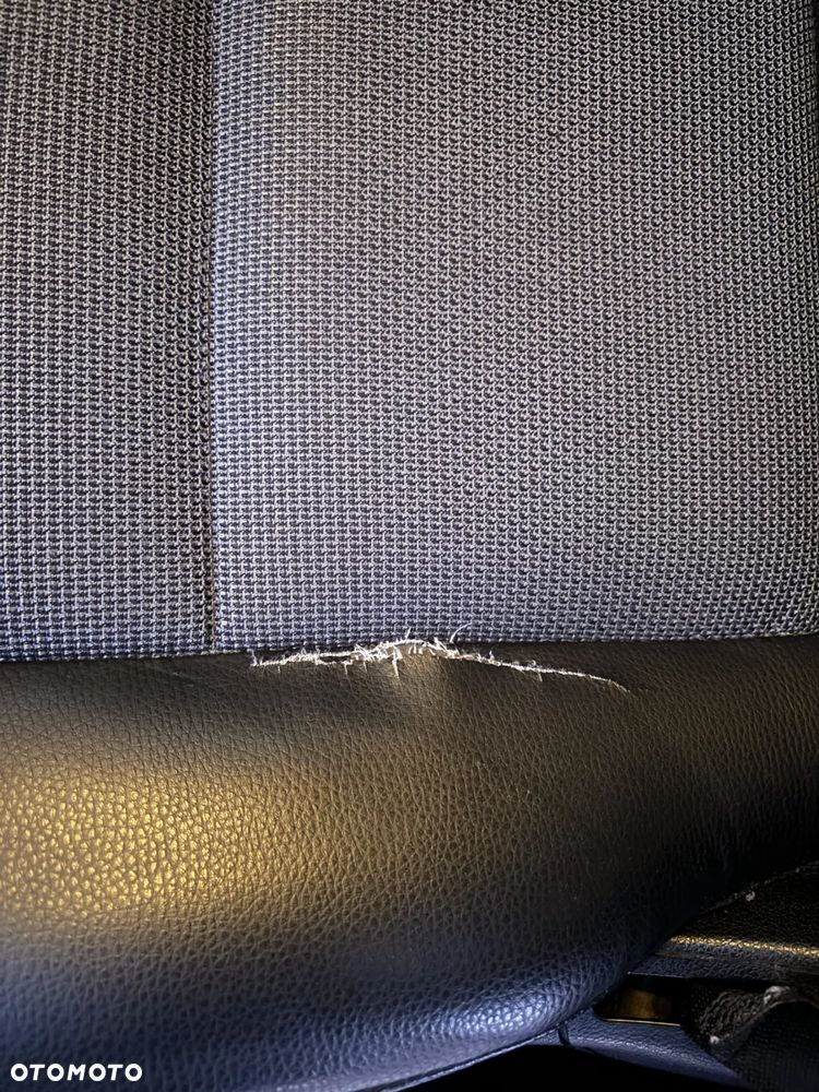 Mercedes-Benz Klasa C 320 CDI DPF 7G-TRONIC Avantgarde - 21