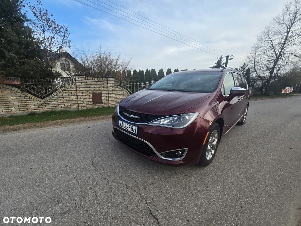 Chrysler Pacifica - 16