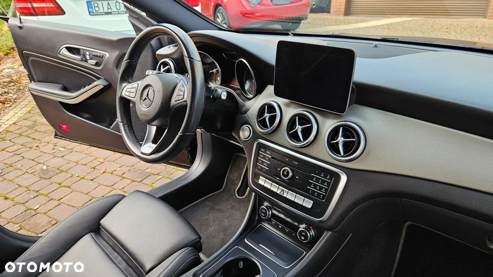 Mercedes-Benz CLA - 32