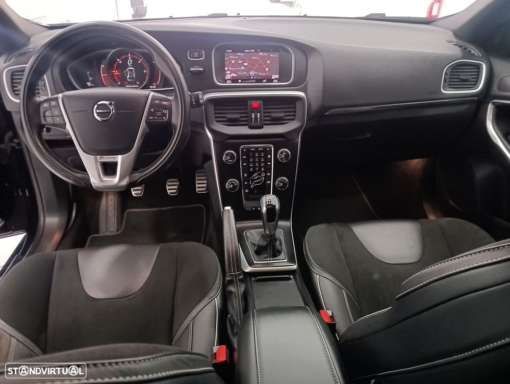 Volvo V40 2.0 D3 R-Design - 19