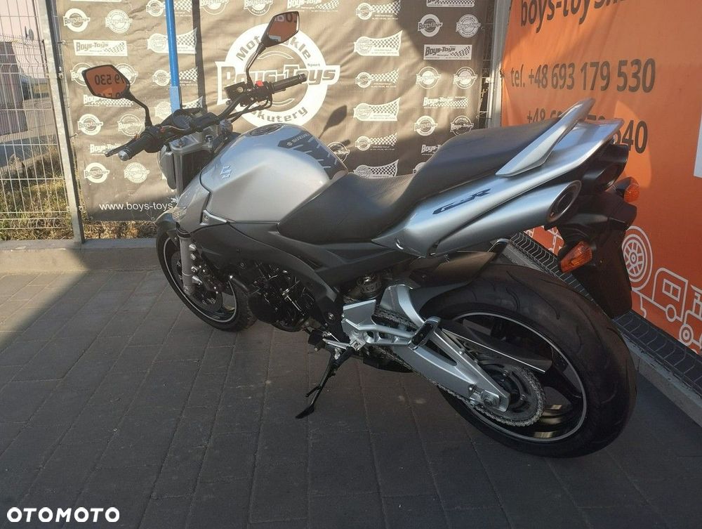 Suzuki GSR - 3