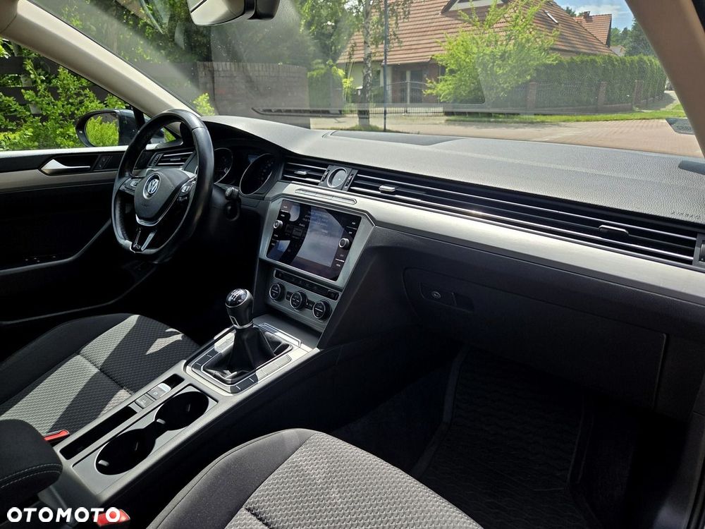 Volkswagen Passat Variant 2.0 TDI SCR Trendline - 6