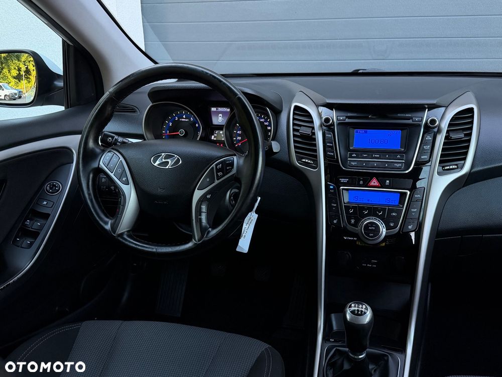 Hyundai i30 1.4 Premiere Comfort - 9